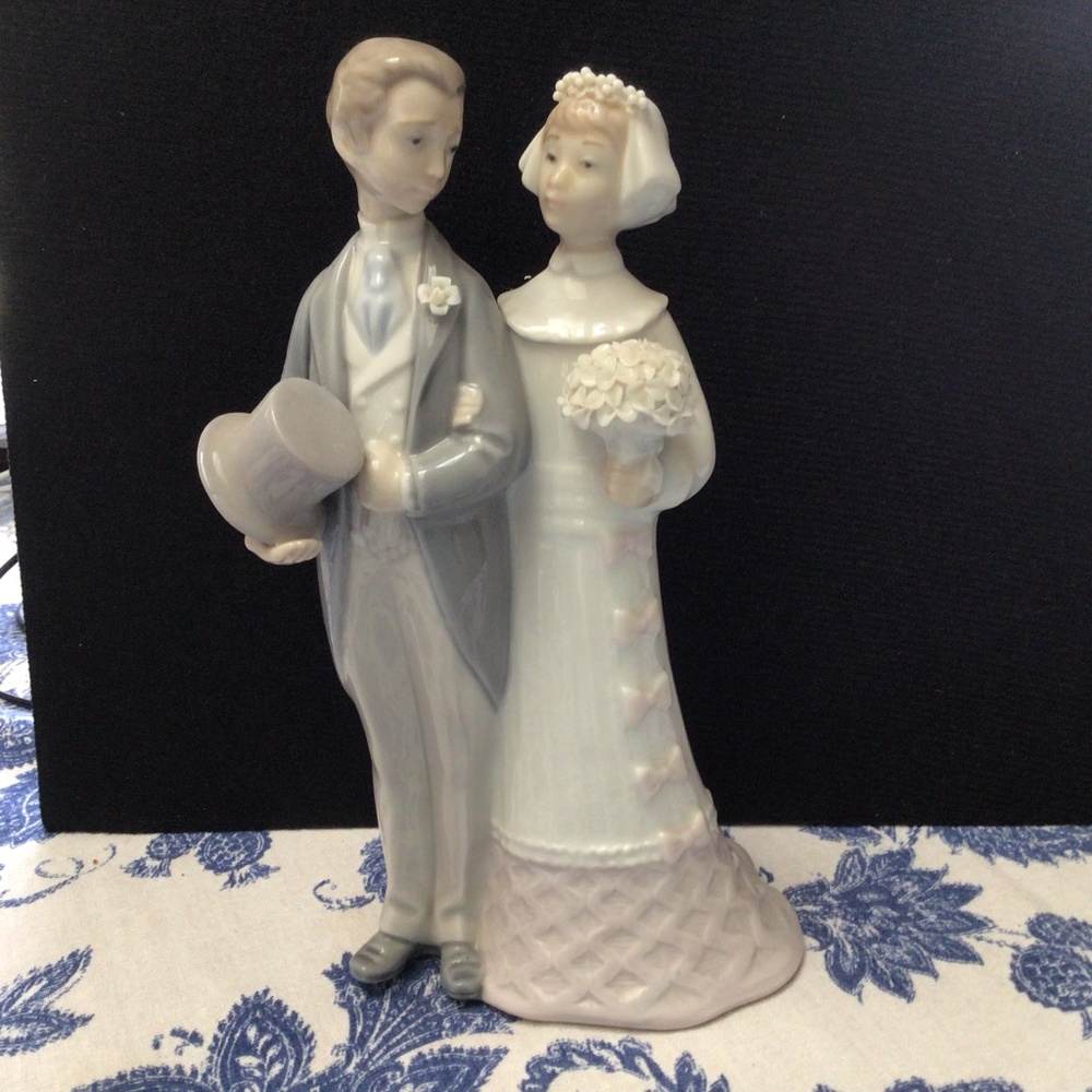 Lladro Bride and Groom Porcelain Figurines